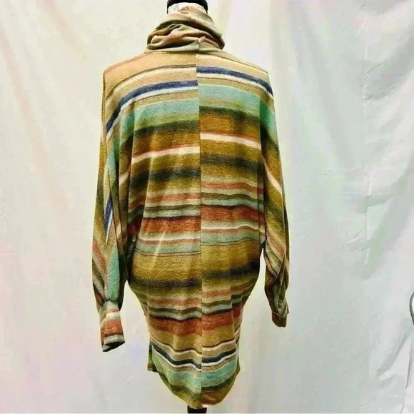 BUCKETLIST | Tops | Bucketlist French Terry Knit Colorblock Sweater Size Small - Picture 9 of 11